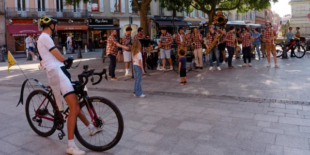 Accueil par la fanfare BRASSEURSBAND 1 - crédits Dylan Corlay, ONCT