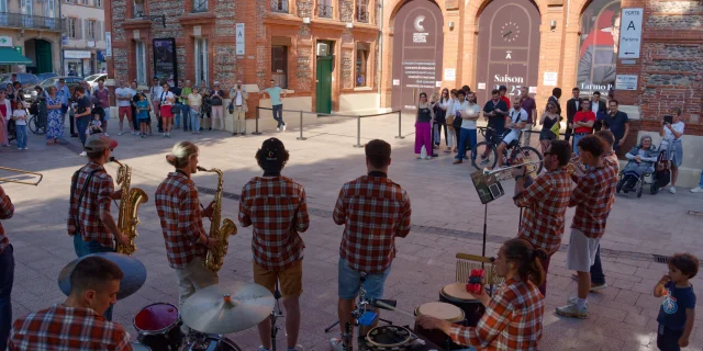 Accueil par la fanfare BRASSEURSBAND 2 - crédits Dylan Corlay, ONCT