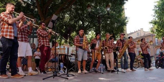 Accueil par la fanfare BRASSEURSBAND 3 - crédits Dylan Corlay, ONCT