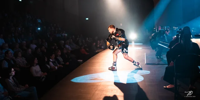 PAU Séquence BOXE avec Karim ALILICHE crédits Jean-Didier TIBERGHIEN 05554